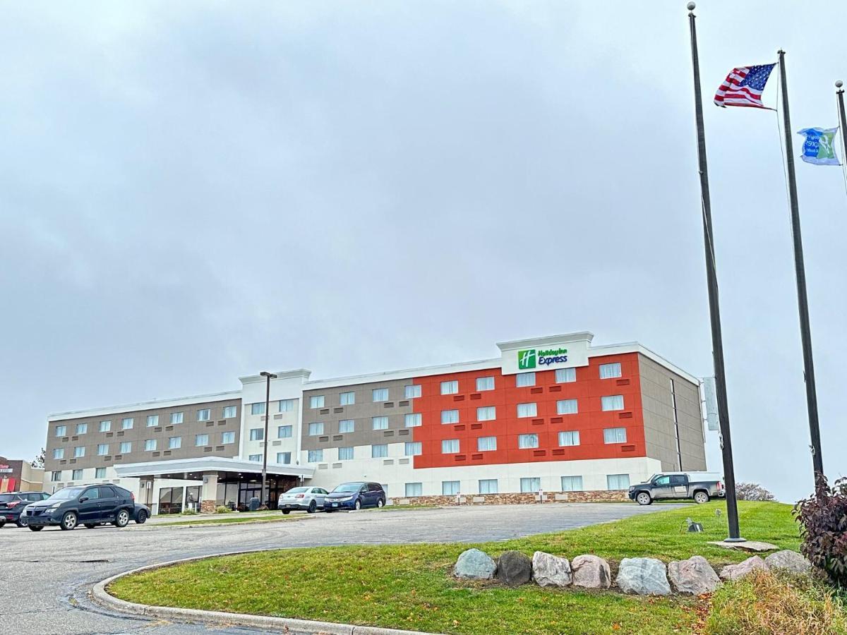 Holiday Inn Express Big Rapids By Ihg Eksteriør billede