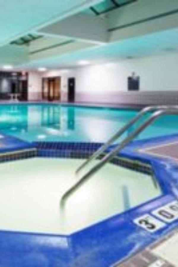 Holiday Inn Express Big Rapids By Ihg Eksteriør billede