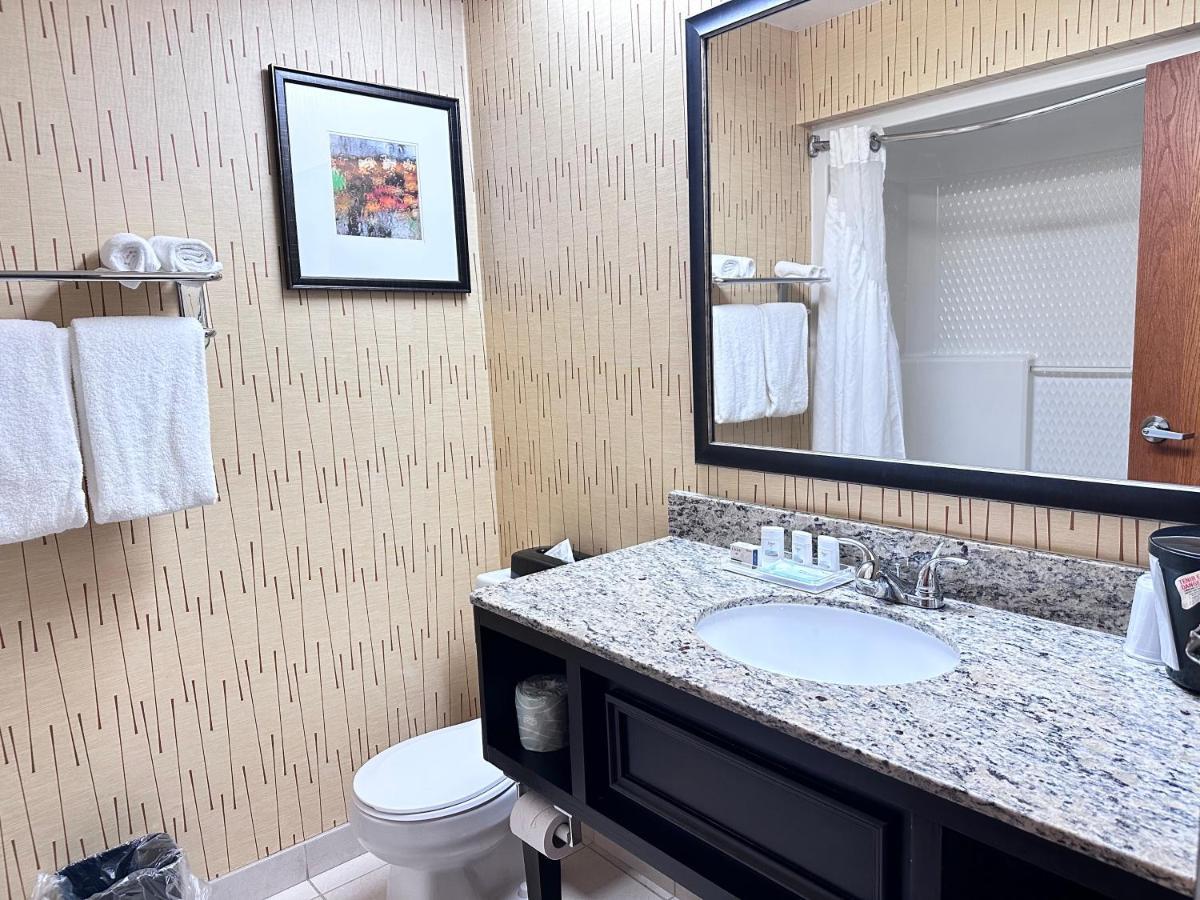 Holiday Inn Express Big Rapids By Ihg Eksteriør billede