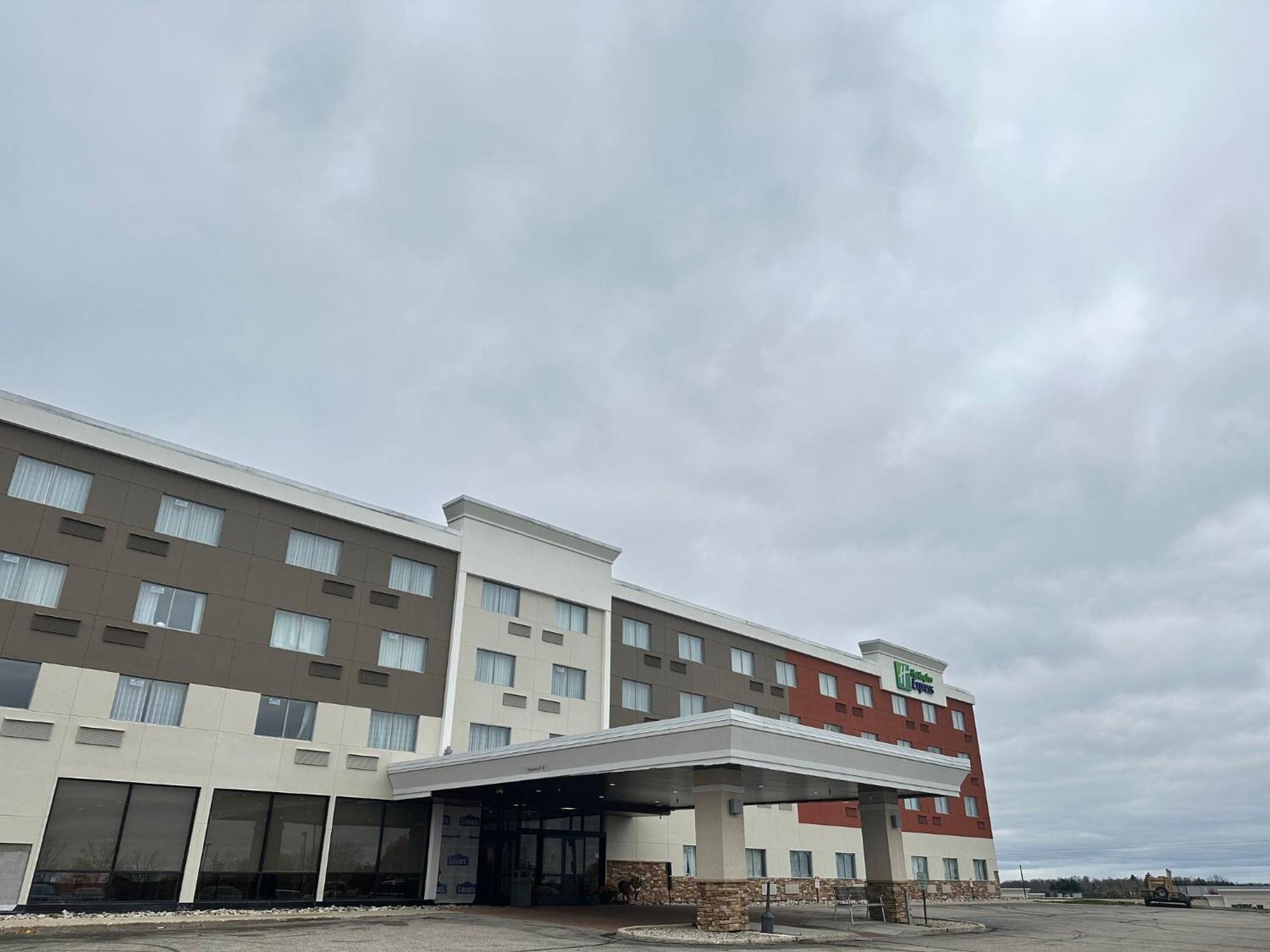 Holiday Inn Express Big Rapids By Ihg Eksteriør billede
