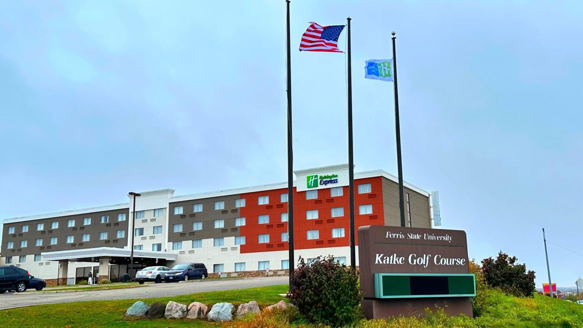 Holiday Inn Express Big Rapids By Ihg Eksteriør billede
