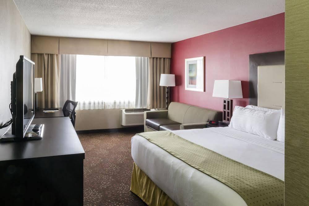 Holiday Inn Express Big Rapids By Ihg Eksteriør billede